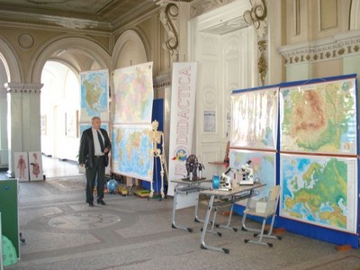 Expoziţie de material didactic, Liceul Moise Nicoara, Arad, 14 mai, 2008